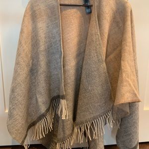 Excellent condition shawl/cape